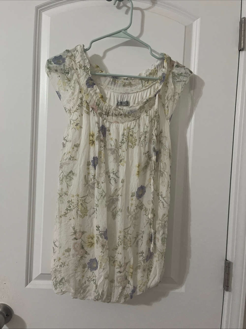 White Floral Scoop-Neck Blouse with Cap Sleeves
